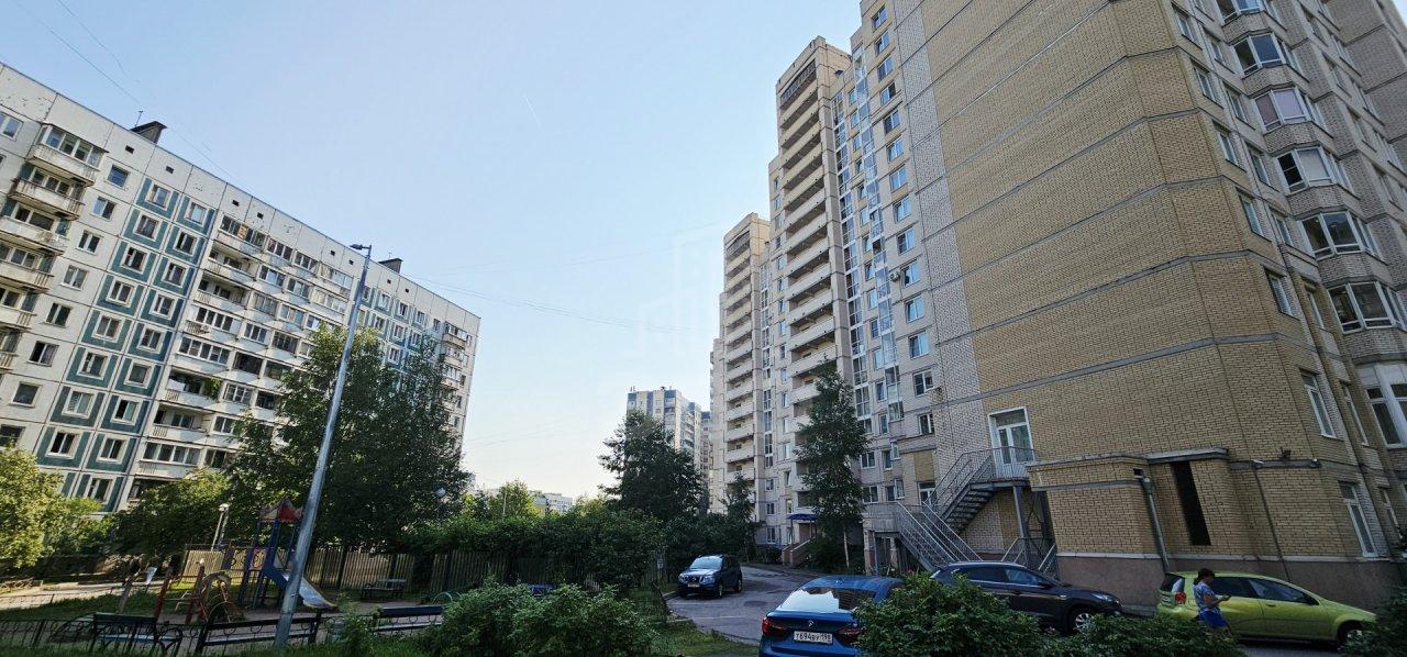 трехкомнатная квартира в Санкт-Петербурге по адресу: Богатырский проспект, 39, к 2