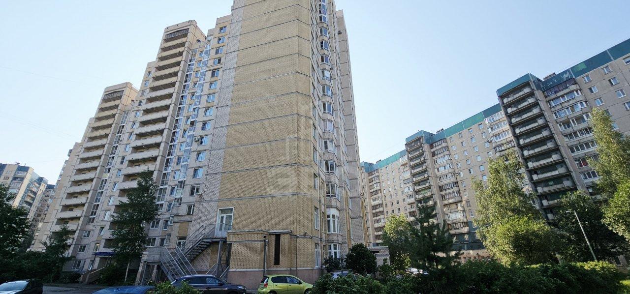 трехкомнатная квартира в Санкт-Петербурге по адресу: Богатырский проспект, 39, к 2