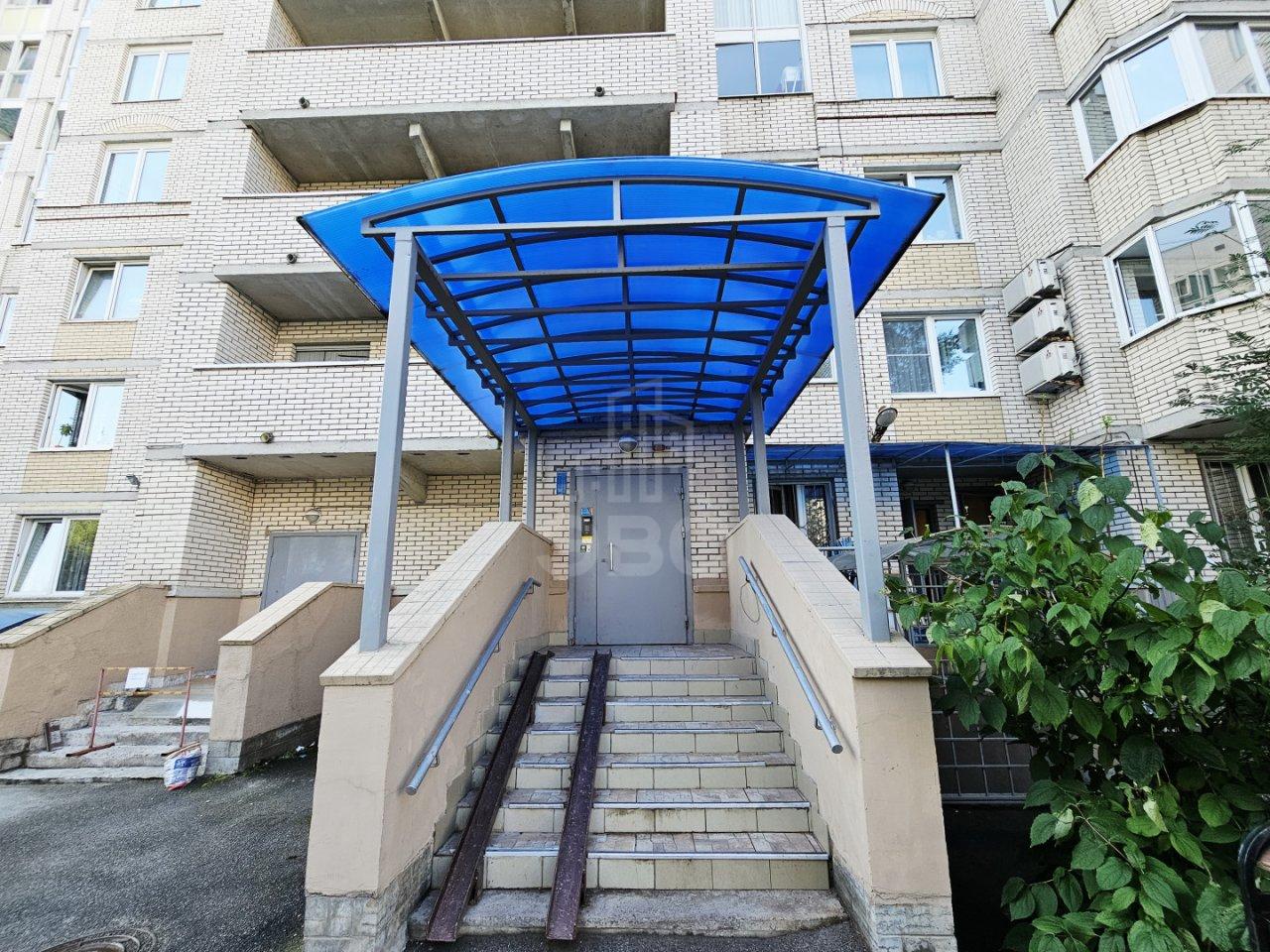 трехкомнатная квартира в Санкт-Петербурге по адресу: Богатырский проспект, 39, к 2