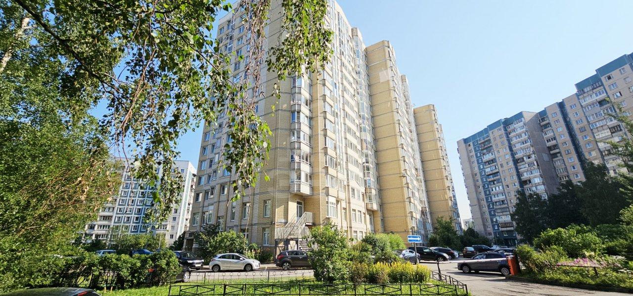 трехкомнатная квартира в Санкт-Петербурге по адресу: Богатырский проспект, 39, к 2