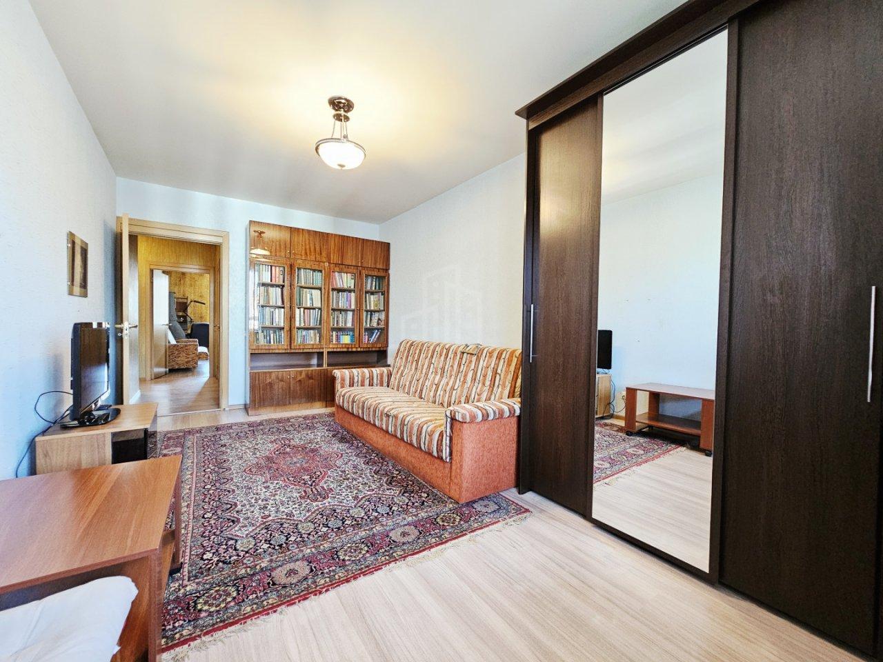 трехкомнатная квартира в Санкт-Петербурге по адресу: Богатырский проспект, 39, к 2