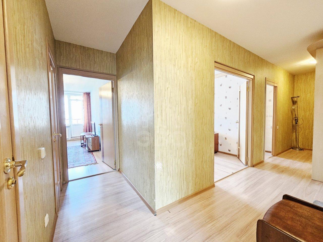 трехкомнатная квартира в Санкт-Петербурге по адресу: Богатырский проспект, 39, к 2