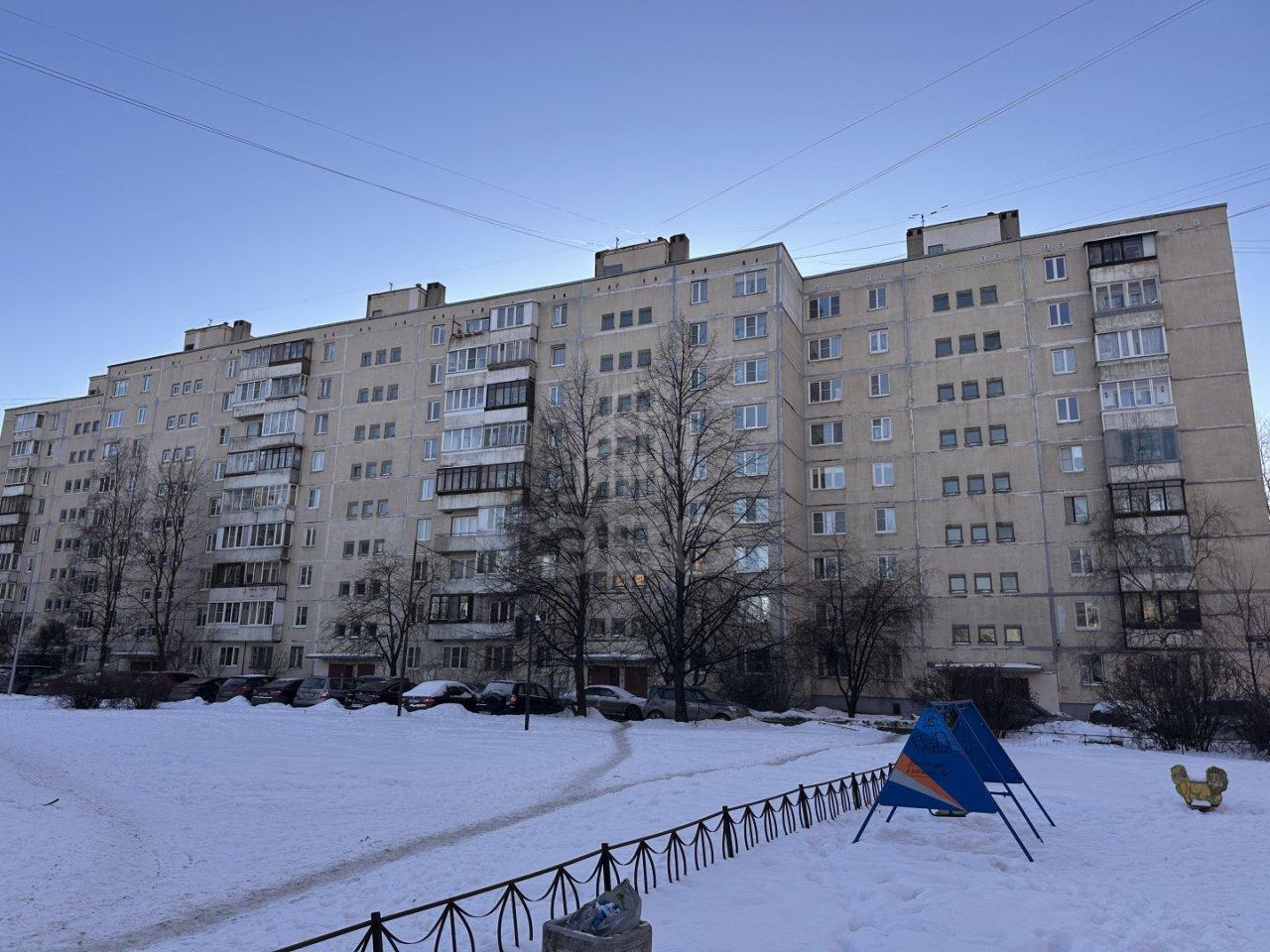 трехкомнатная квартира в Санкт-Петербурге по адресу: Купчинская ул., 15, к 2