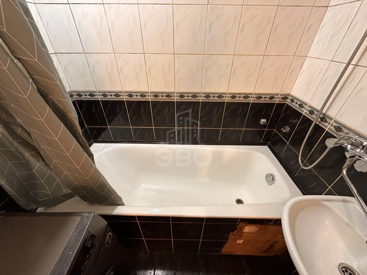 трехкомнатная квартира в Санкт-Петербурге по адресу: Купчинская ул., 15, к 2