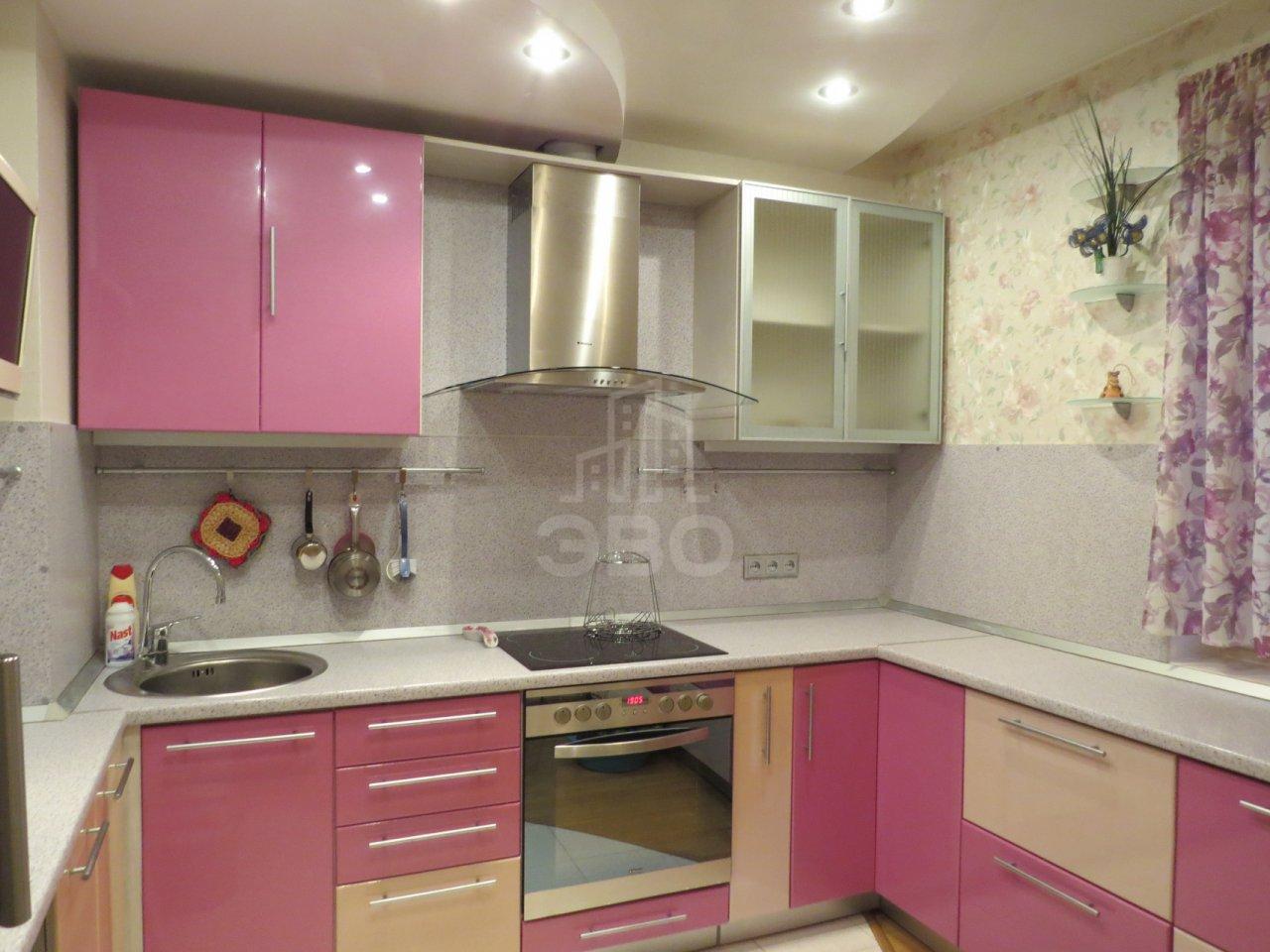 трехкомнатная квартира в Санкт-Петербурге по адресу: Джона Рида ул., 8