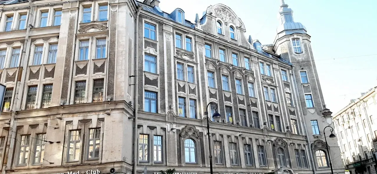 трехкомнатная квартира в Санкт-Петербурге по адресу: Мира ул., 10