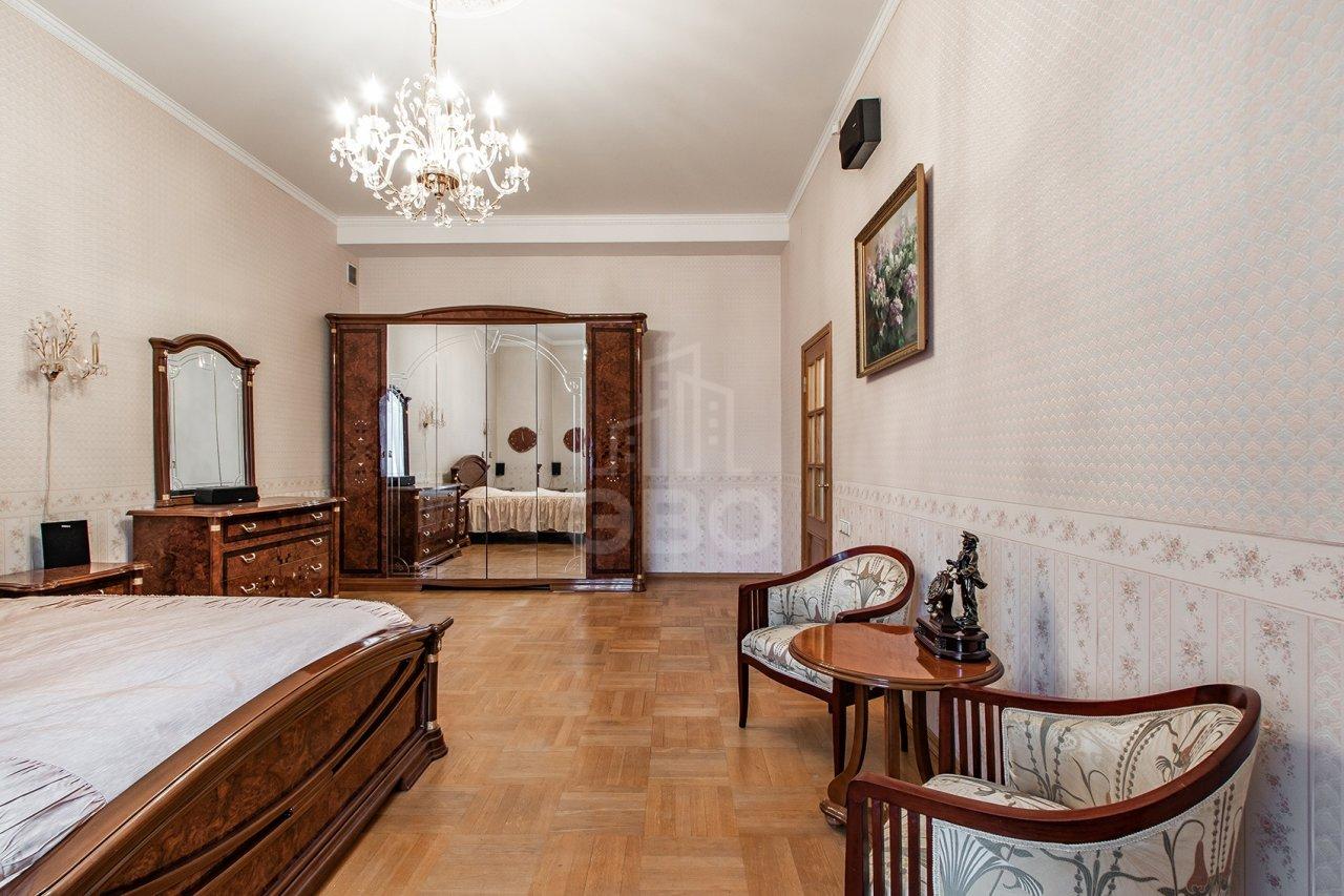 многокомнатная квартира в Санкт-Петербурге по адресу: Рубинштейна ул., 15/17