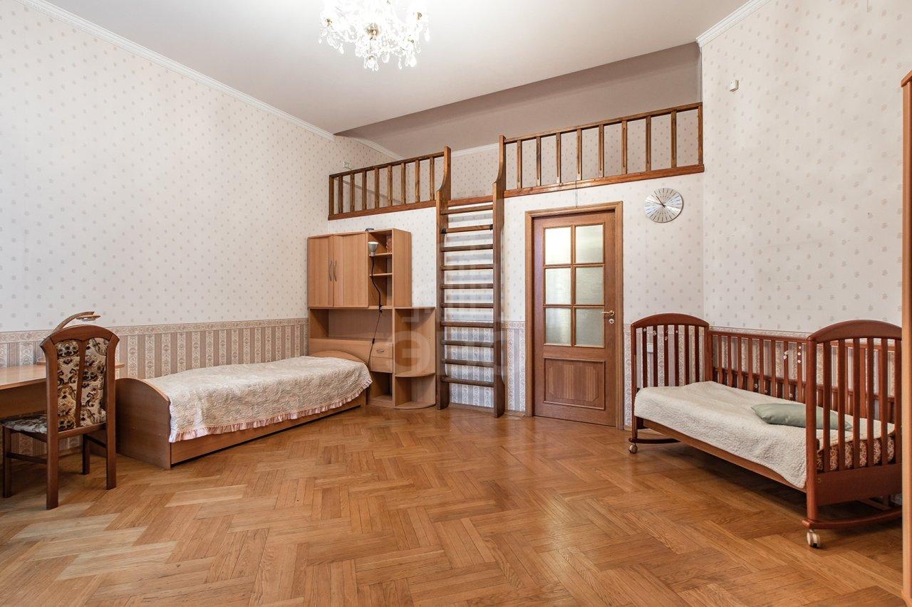 многокомнатная квартира в Санкт-Петербурге по адресу: Рубинштейна ул., 15/17