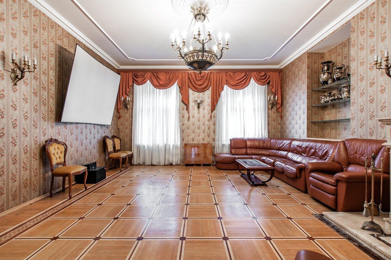 многокомнатная квартира в Санкт-Петербурге по адресу: Рубинштейна ул., 15/17