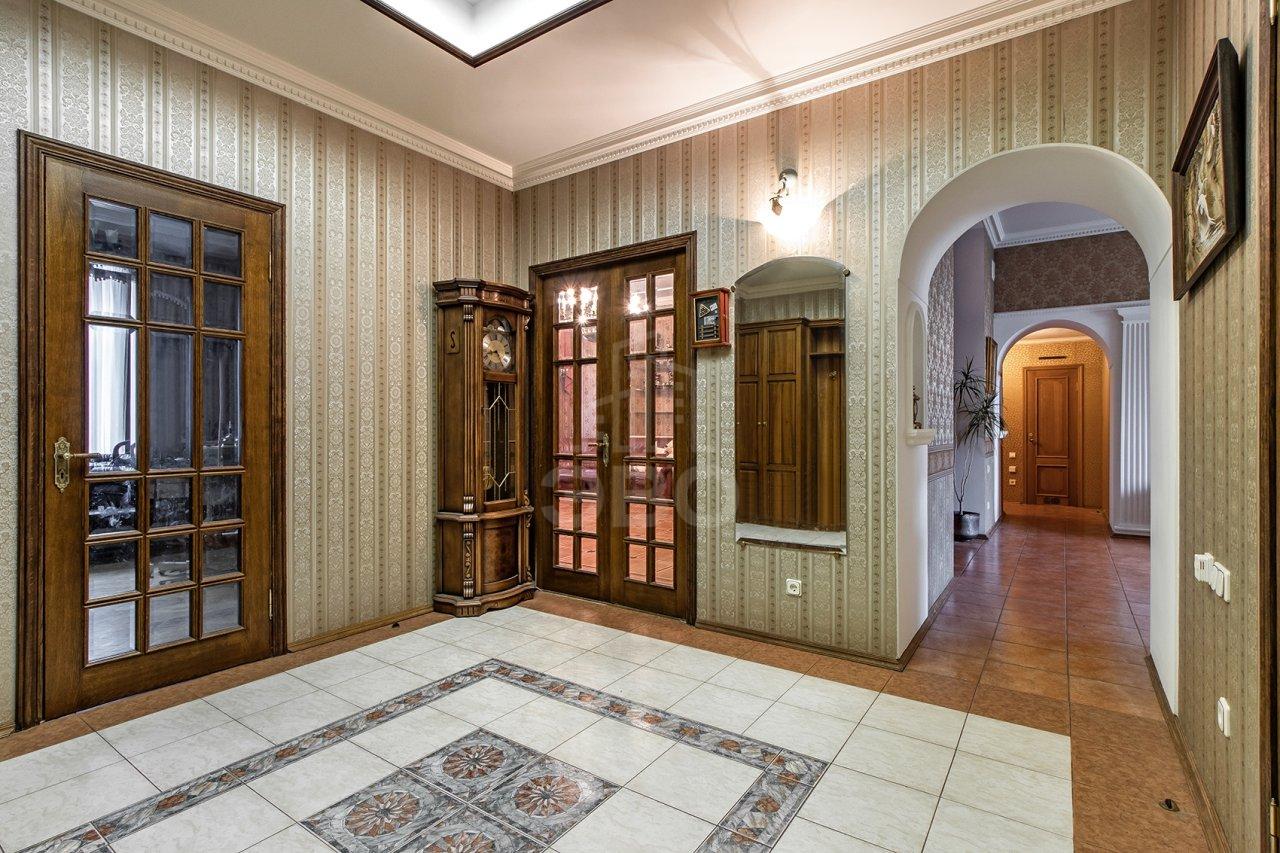 многокомнатная квартира в Санкт-Петербурге по адресу: Рубинштейна ул., 15/17