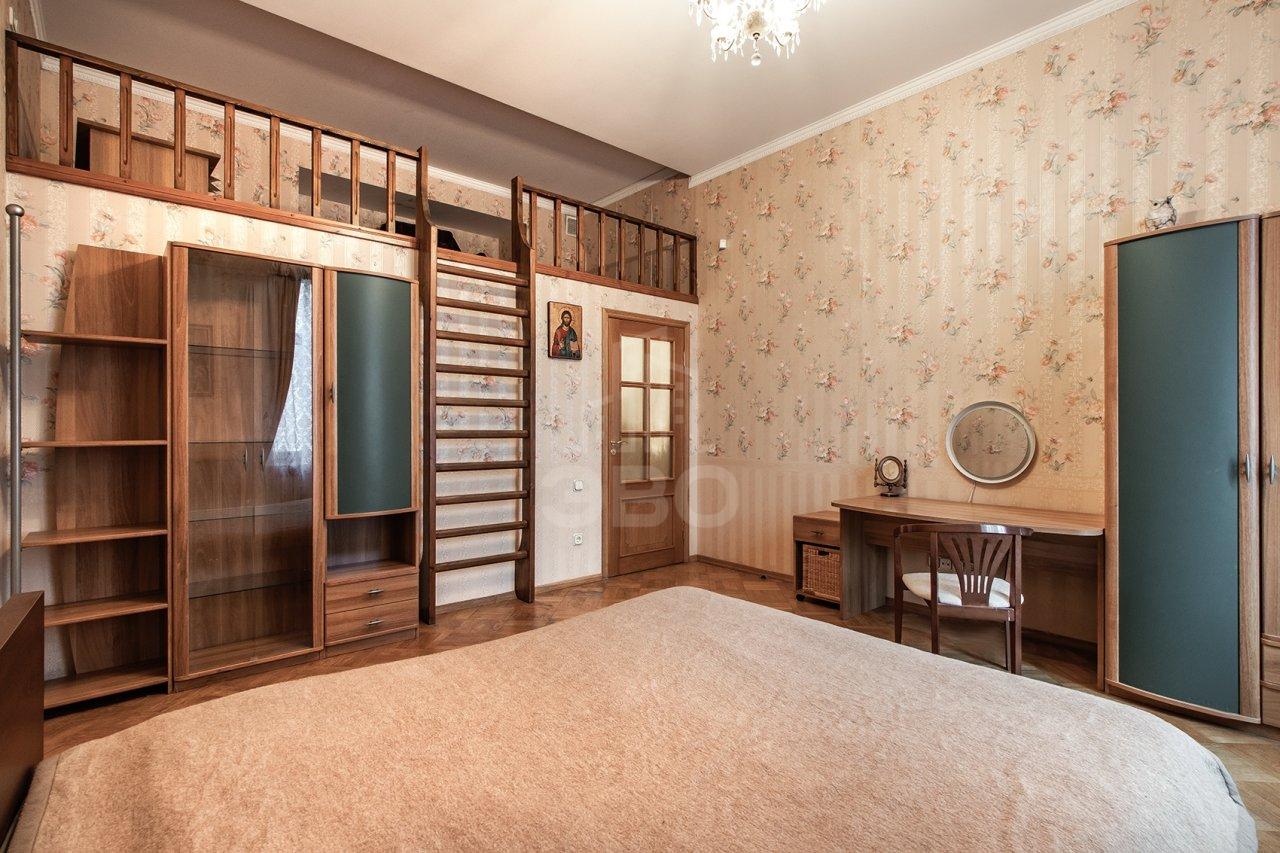 многокомнатная квартира в Санкт-Петербурге по адресу: Рубинштейна ул., 15/17