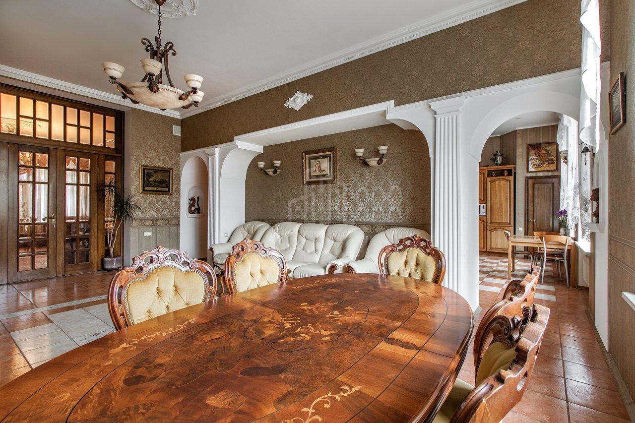 многокомнатная квартира в Санкт-Петербурге по адресу: Рубинштейна ул., 15/17