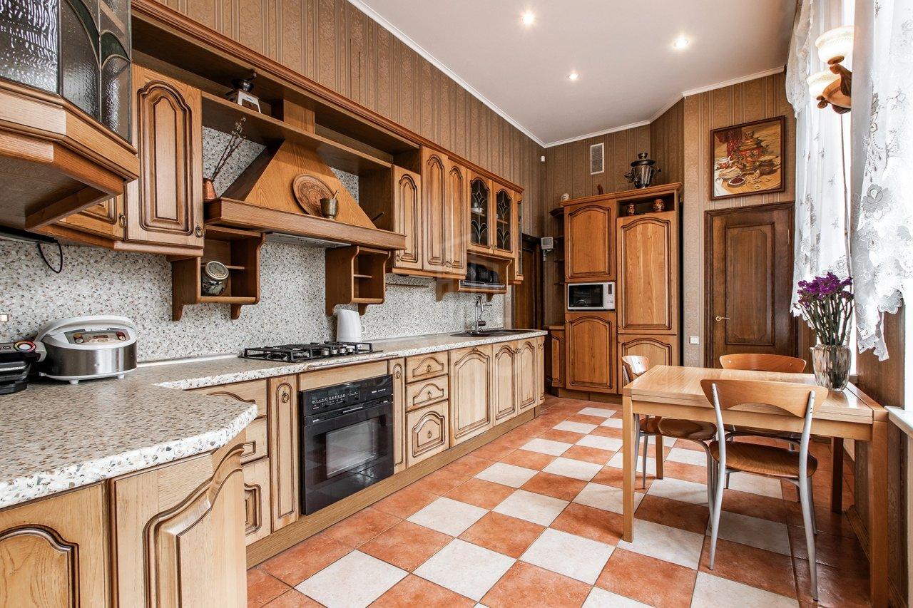 многокомнатная квартира в Санкт-Петербурге по адресу: Рубинштейна ул., 15/17