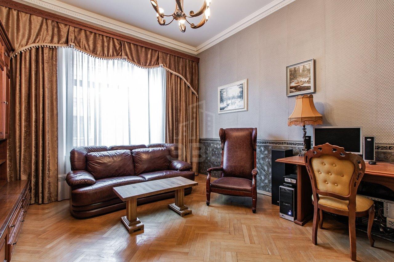 многокомнатная квартира в Санкт-Петербурге по адресу: Рубинштейна ул., 15/17