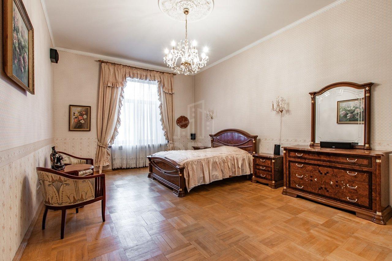 многокомнатная квартира в Санкт-Петербурге по адресу: Рубинштейна ул., 15/17