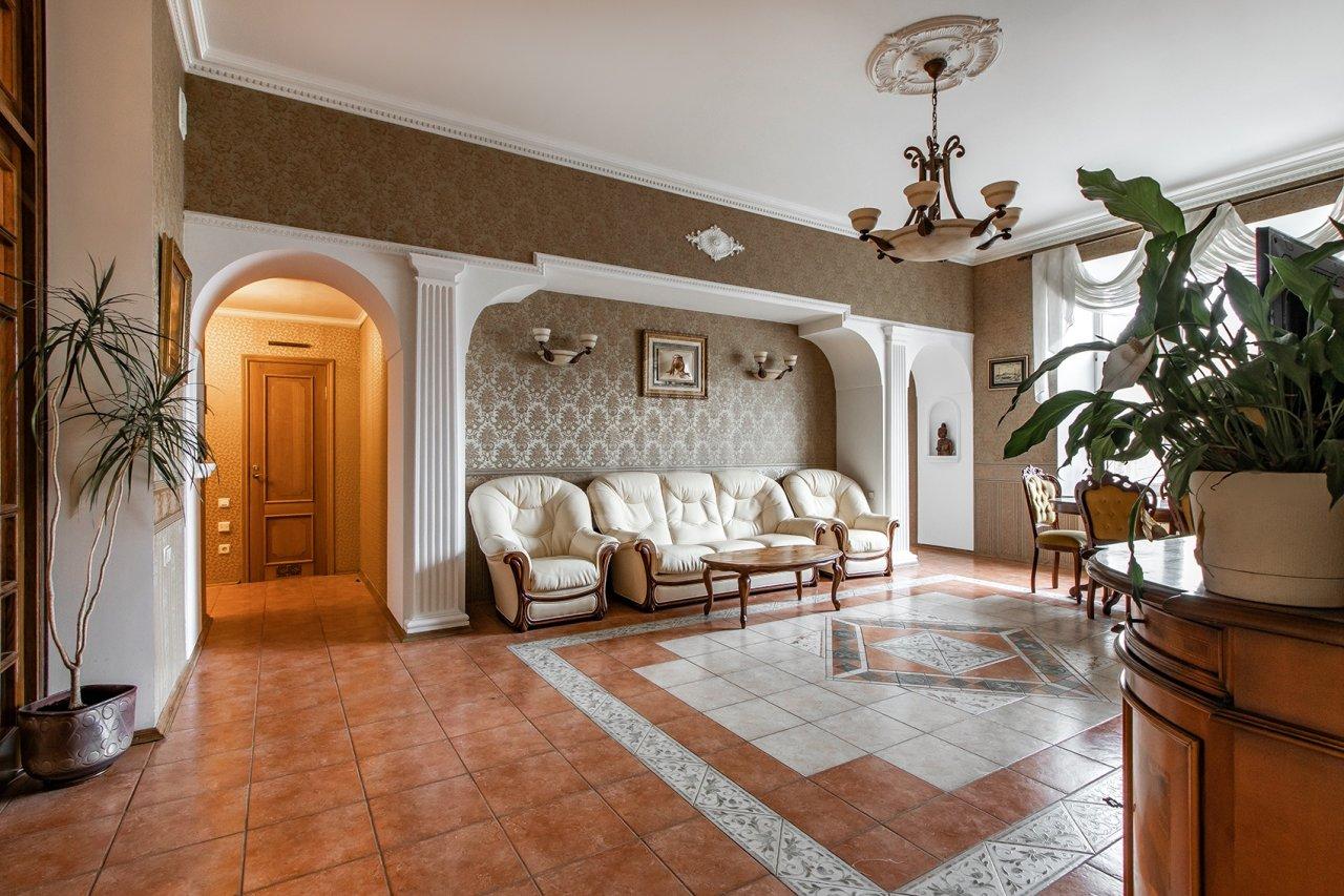 многокомнатная квартира в Санкт-Петербурге по адресу: Рубинштейна ул., 15/17