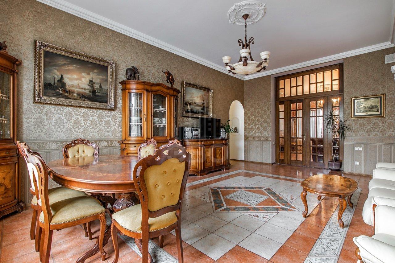 многокомнатная квартира в Санкт-Петербурге по адресу: Рубинштейна ул., 15/17