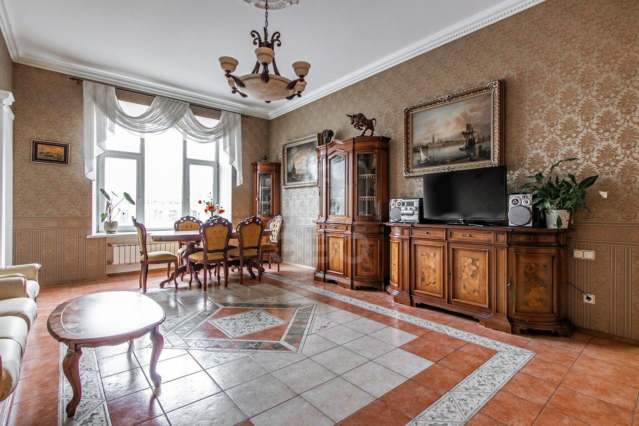 многокомнатная квартира в Санкт-Петербурге по адресу: Рубинштейна ул., 15/17