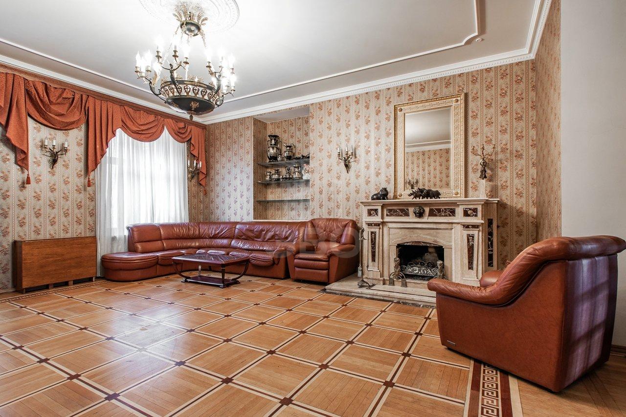 многокомнатная квартира в Санкт-Петербурге по адресу: Рубинштейна ул., 15/17