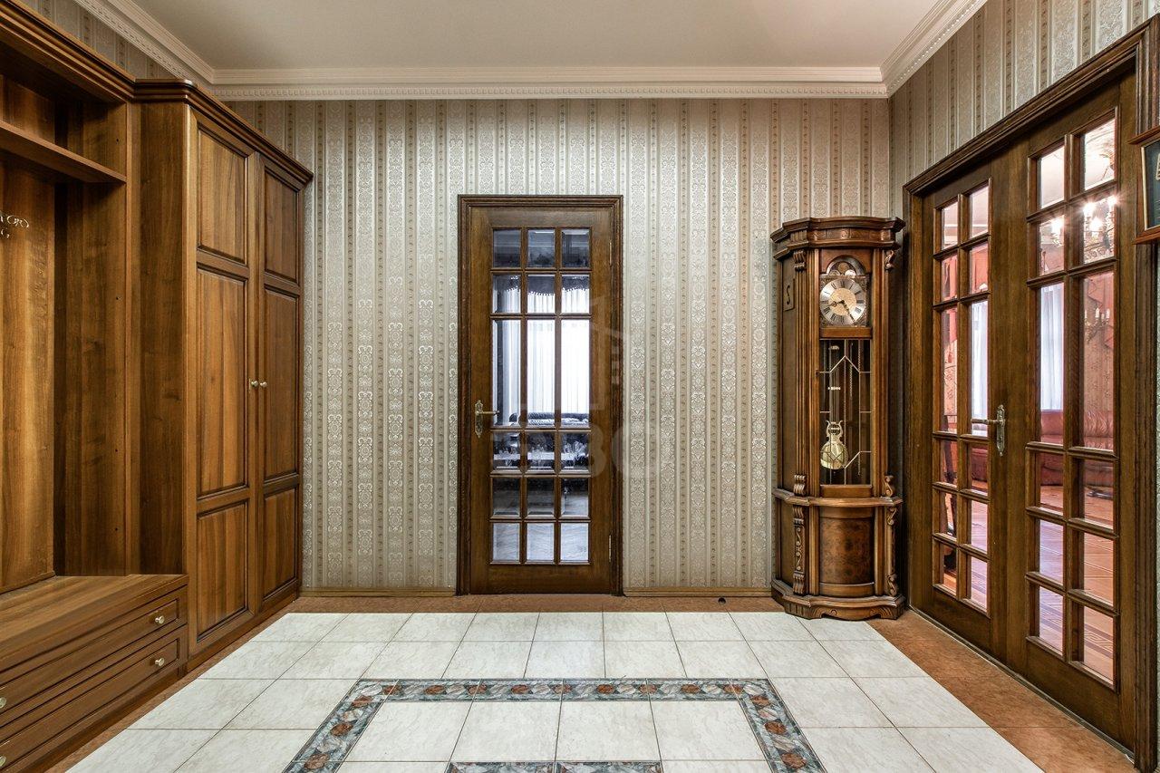 многокомнатная квартира в Санкт-Петербурге по адресу: Рубинштейна ул., 15/17