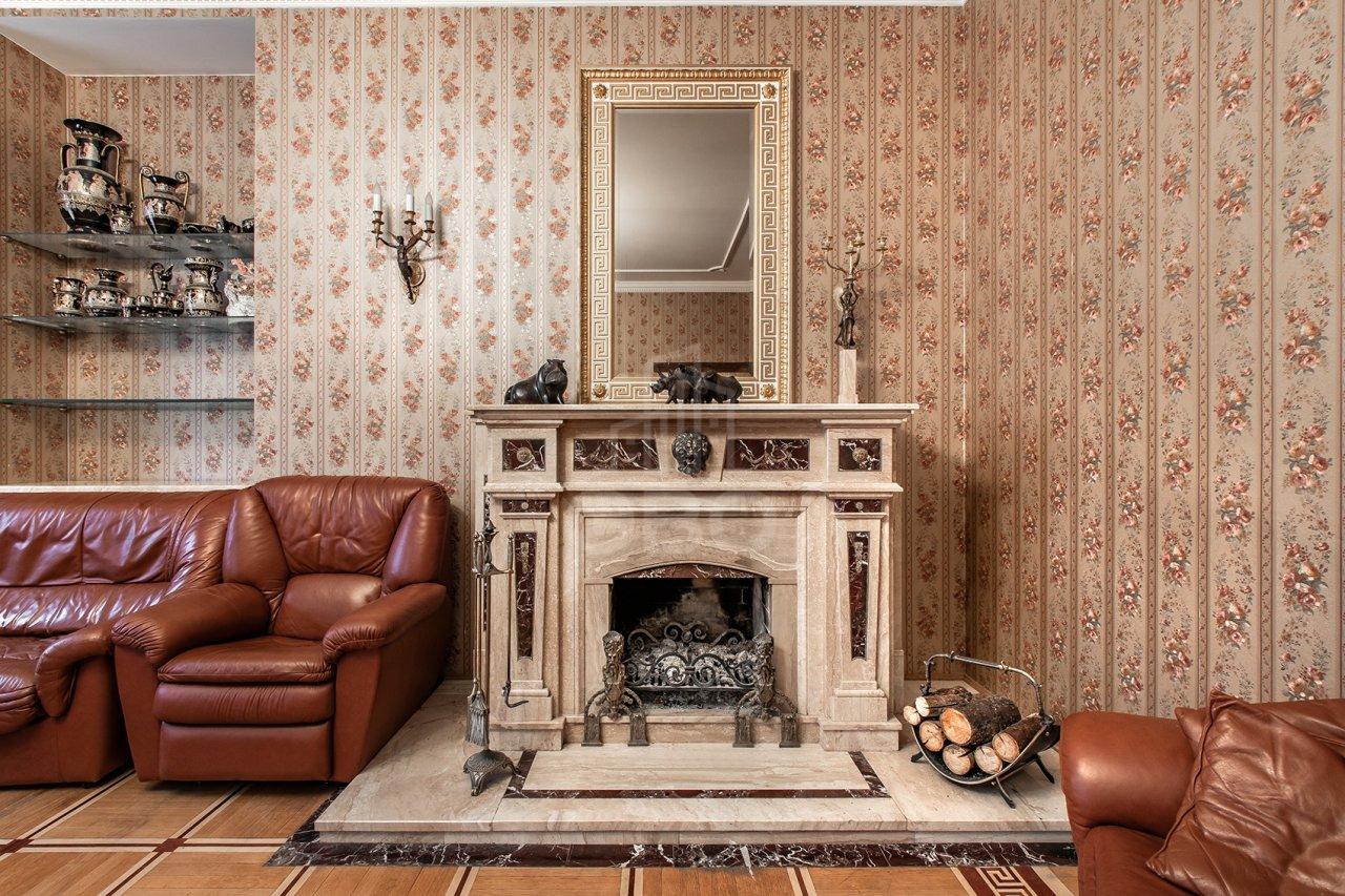 многокомнатная квартира в Санкт-Петербурге по адресу: Рубинштейна ул., 15/17