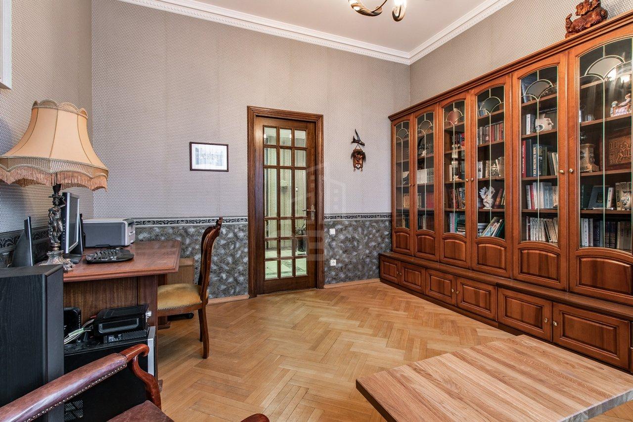 многокомнатная квартира в Санкт-Петербурге по адресу: Рубинштейна ул., 15/17