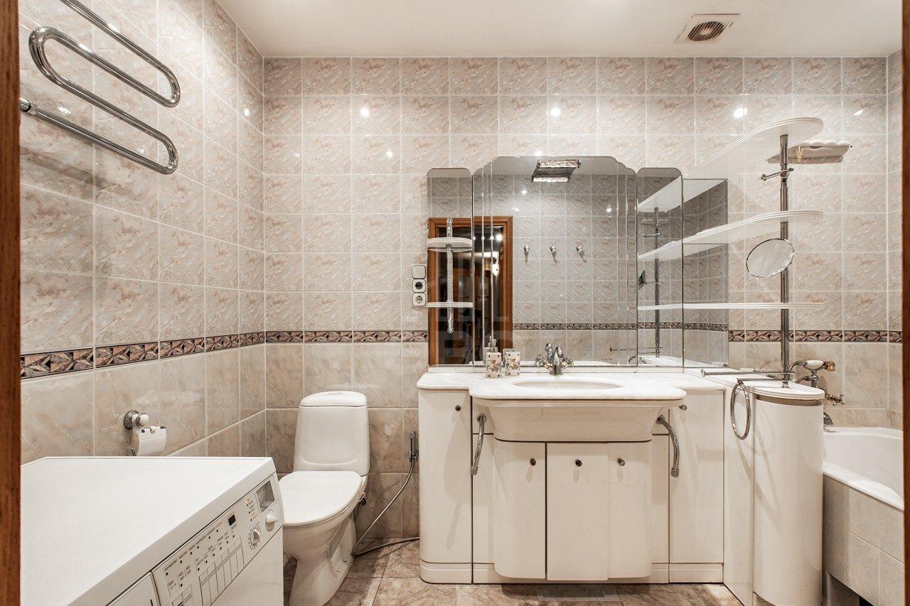 многокомнатная квартира в Санкт-Петербурге по адресу: Рубинштейна ул., 15/17