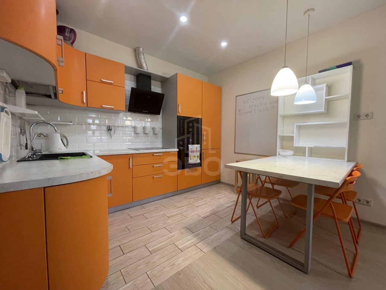 трехкомнатная квартира в Санкт-Петербурге по адресу: Вадима Шефнера ул., 12, к 1 