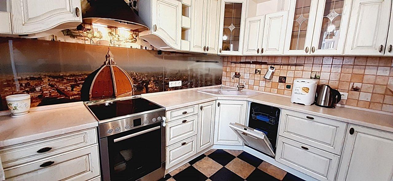 трехкомнатная квартира в Санкт-Петербурге по адресу: Богатырский проспект, 41, к 1