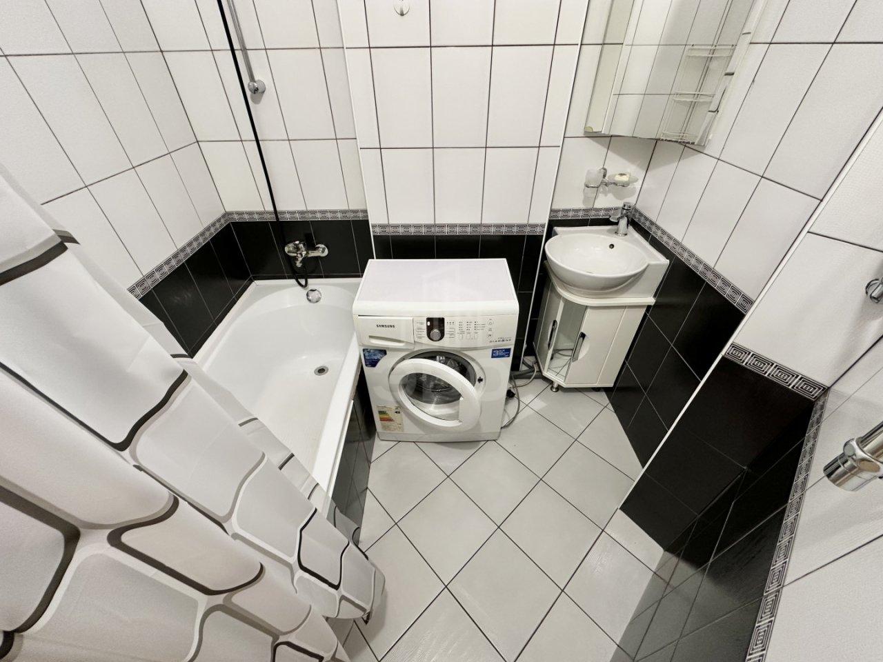 однокомнатная квартира в Санкт-Петербурге по адресу: Есенина ул., 1, к 1