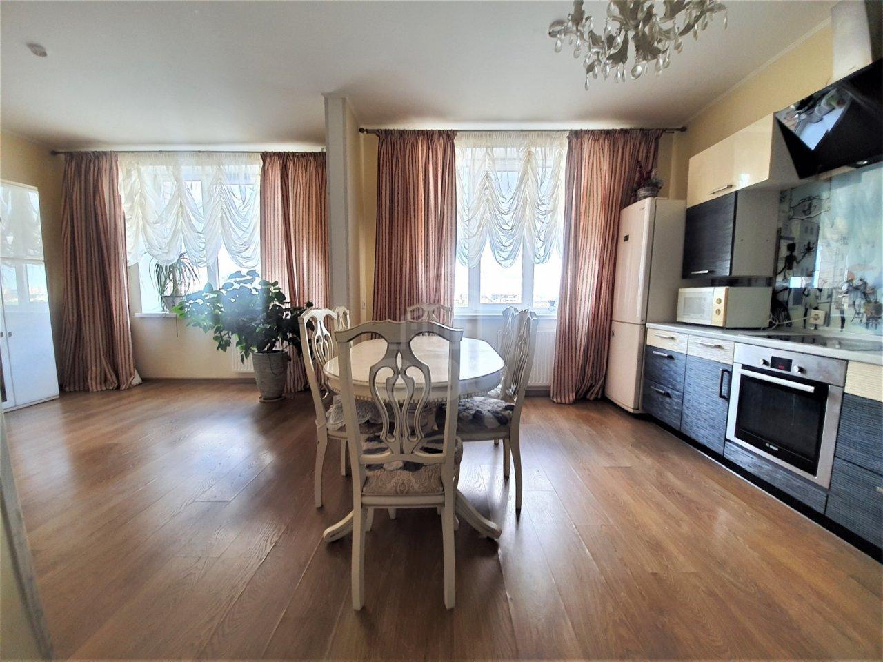 трехкомнатная квартира в Санкт-Петербурге по адресу: Бутлерова ул., 11, к 4