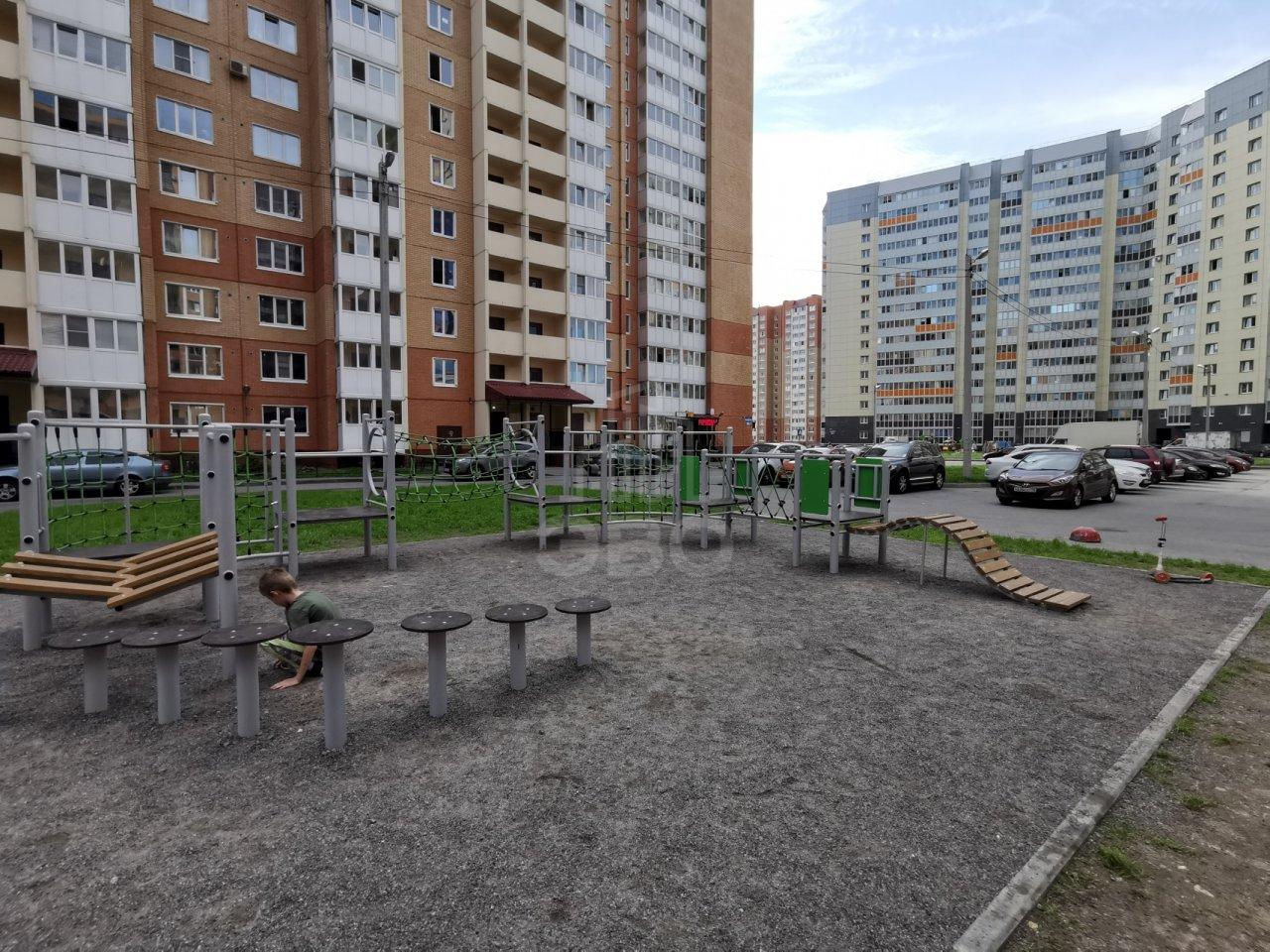 однокомнатная квартира в Санкт-Петербурге по адресу: Коммунаров ул., 190