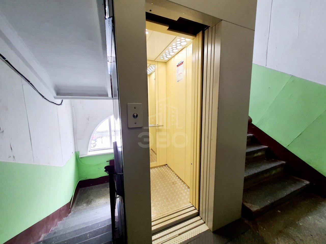 трехкомнатная квартира в Санкт-Петербурге по адресу: Красных Зорь б-р., 7