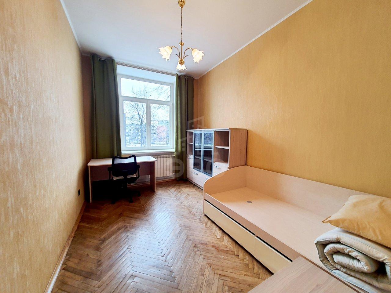 трехкомнатная квартира в Санкт-Петербурге по адресу: Красных Зорь б-р., 7