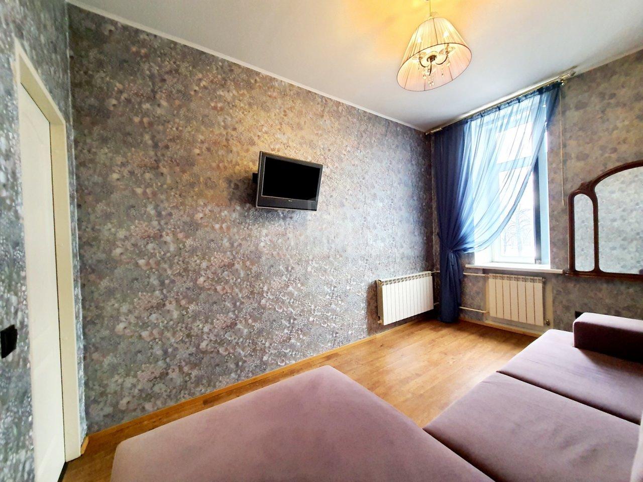 трехкомнатная квартира в Санкт-Петербурге по адресу: Красных Зорь б-р., 7
