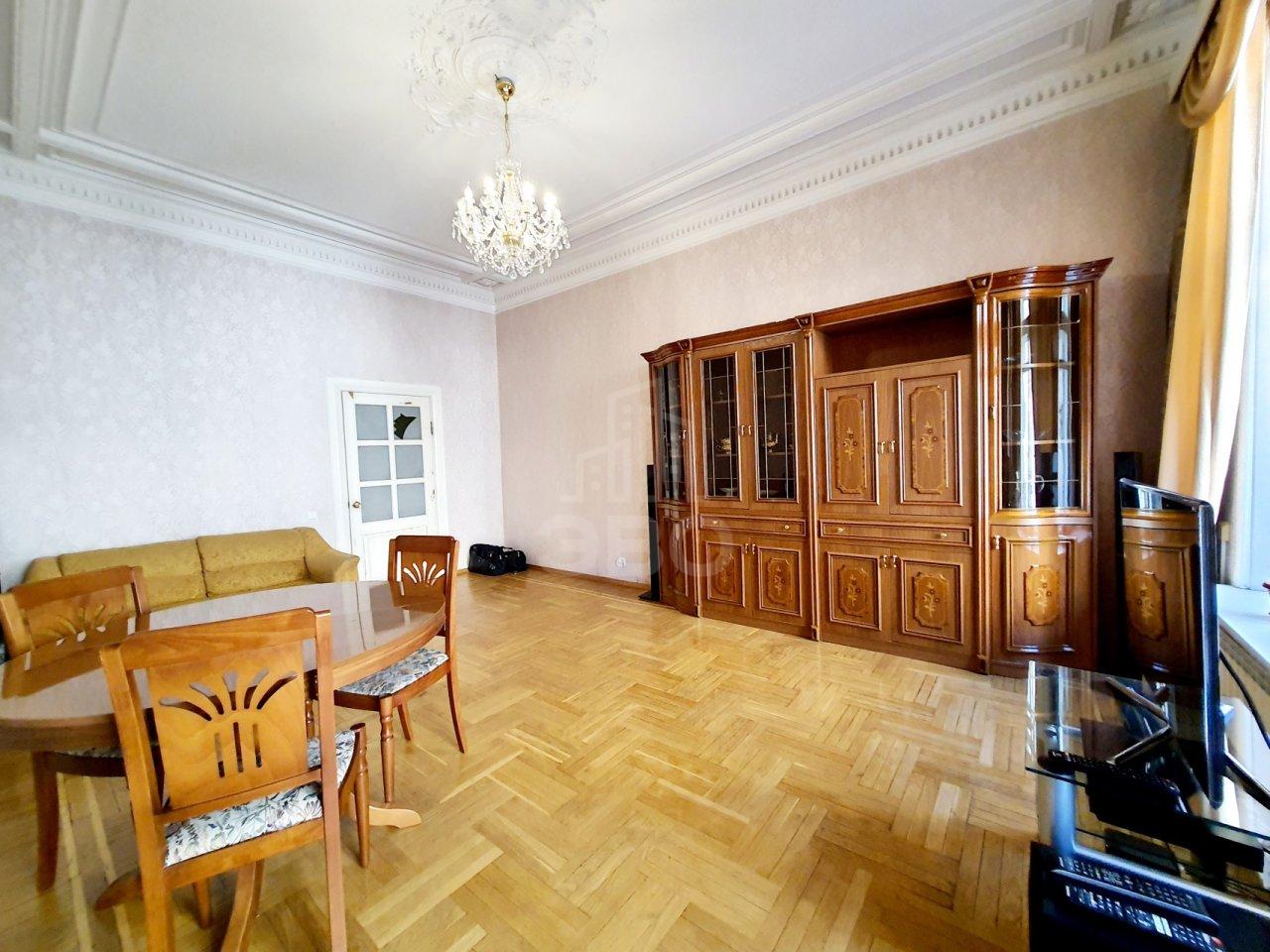 трехкомнатная квартира в Санкт-Петербурге по адресу: Съезжинская ул., 11