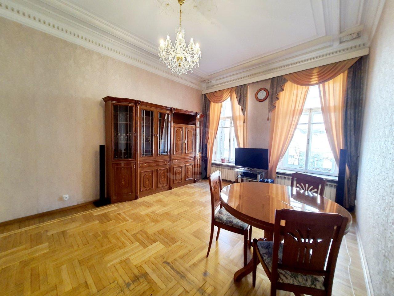 трехкомнатная квартира в Санкт-Петербурге по адресу: Съезжинская ул., 11