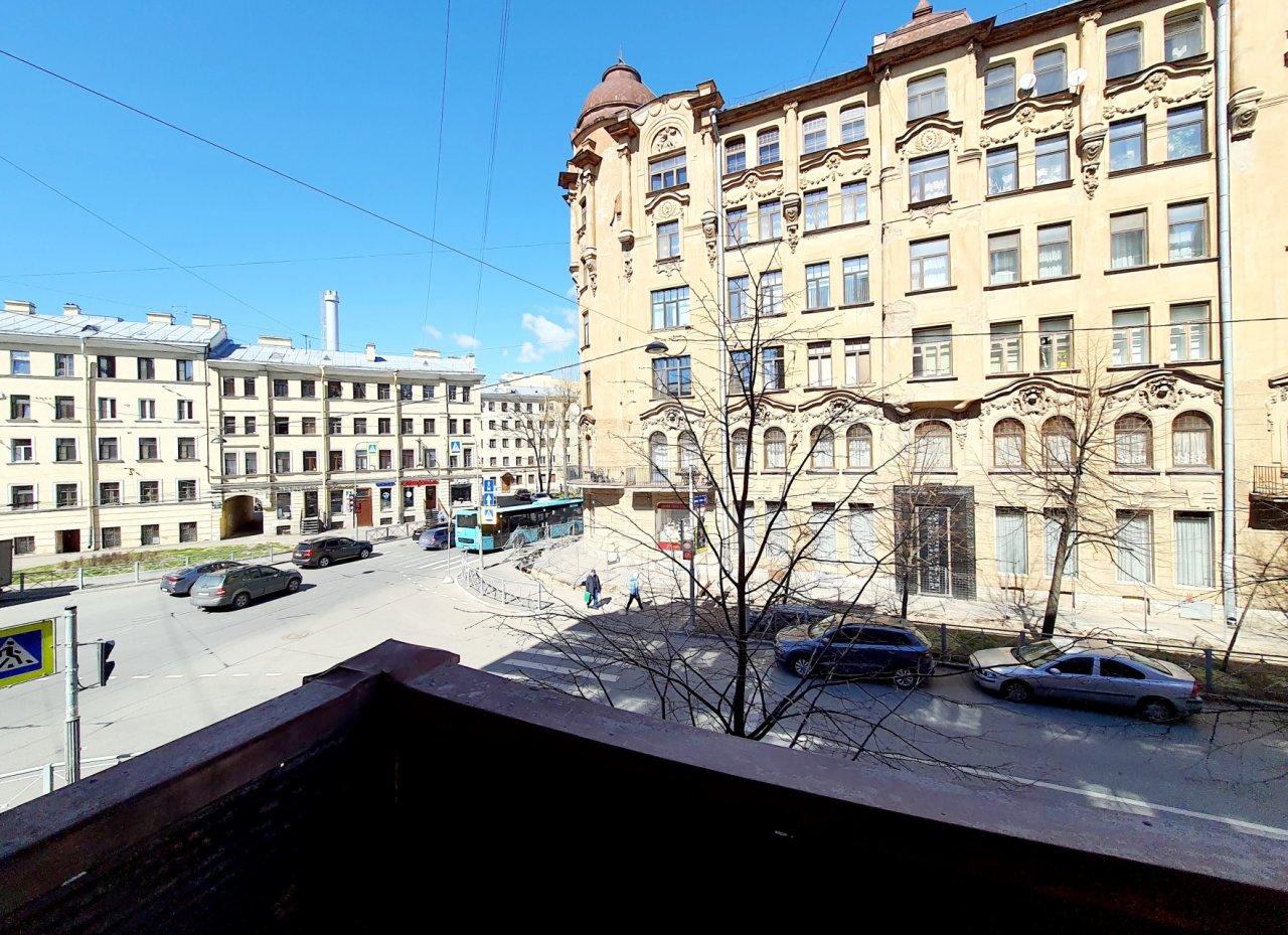 трехкомнатная квартира в Санкт-Петербурге по адресу: Съезжинская ул., 11