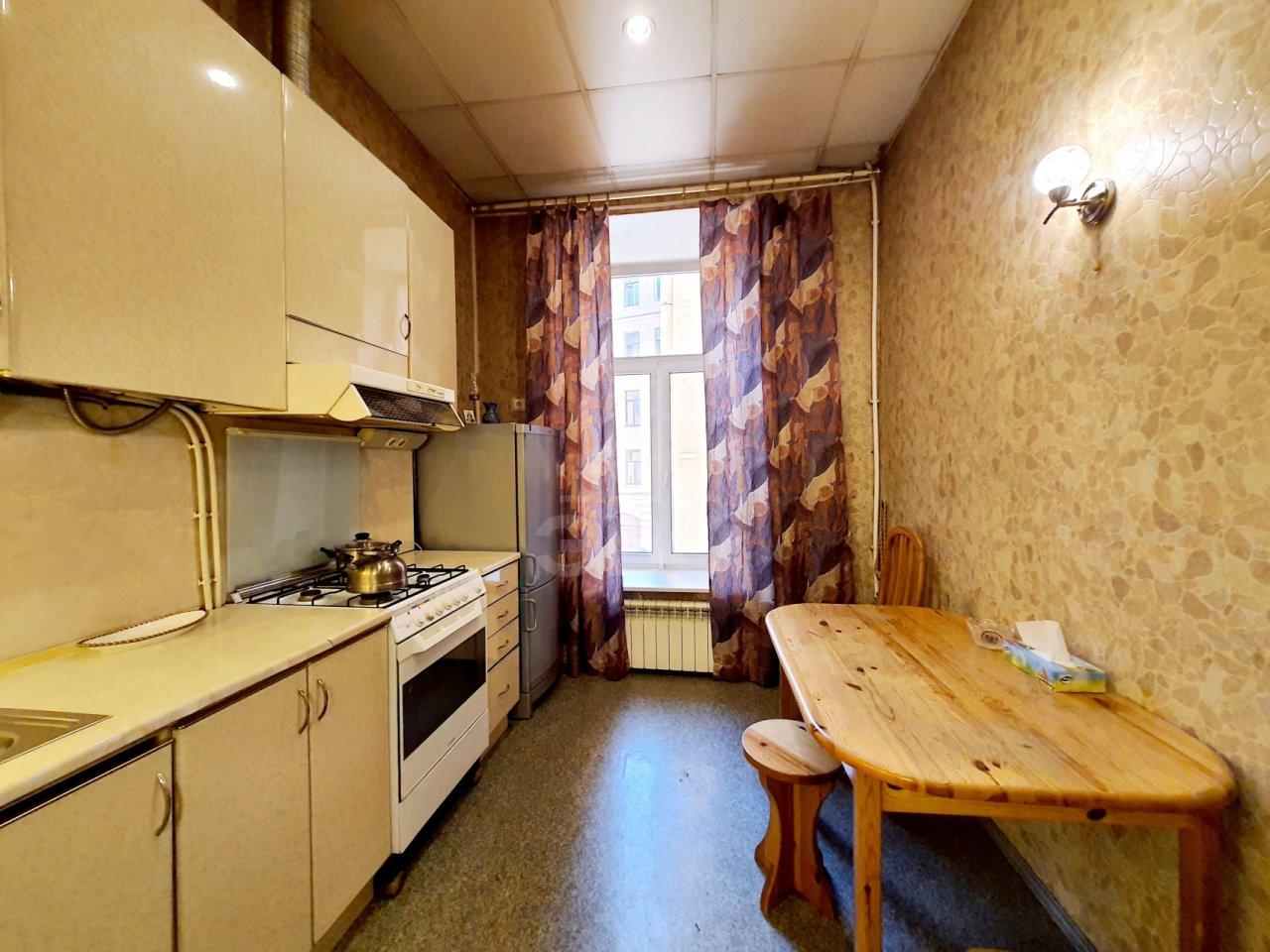 трехкомнатная квартира в Санкт-Петербурге по адресу: Съезжинская ул., 11