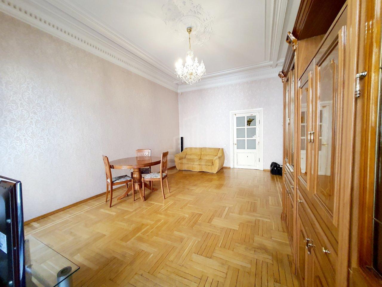 трехкомнатная квартира в Санкт-Петербурге по адресу: Съезжинская ул., 11