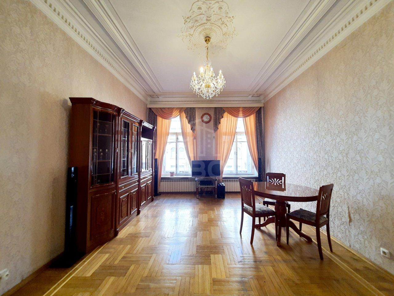 трехкомнатная квартира в Санкт-Петербурге по адресу: Съезжинская ул., 11