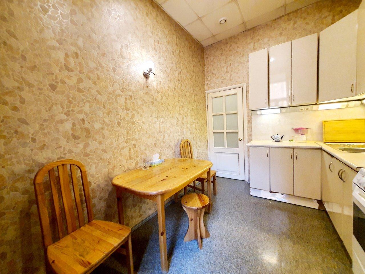 трехкомнатная квартира в Санкт-Петербурге по адресу: Съезжинская ул., 11