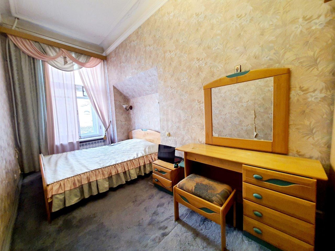 трехкомнатная квартира в Санкт-Петербурге по адресу: Съезжинская ул., 11