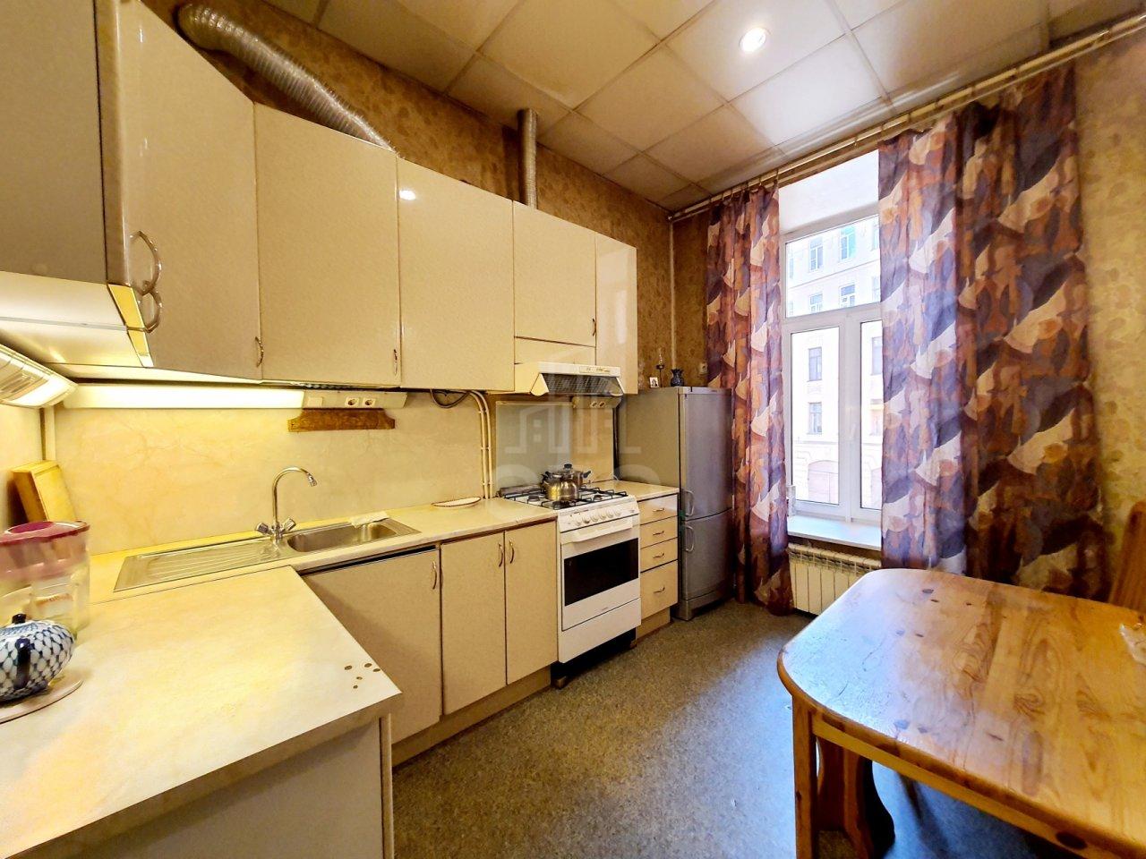 трехкомнатная квартира в Санкт-Петербурге по адресу: Съезжинская ул., 11