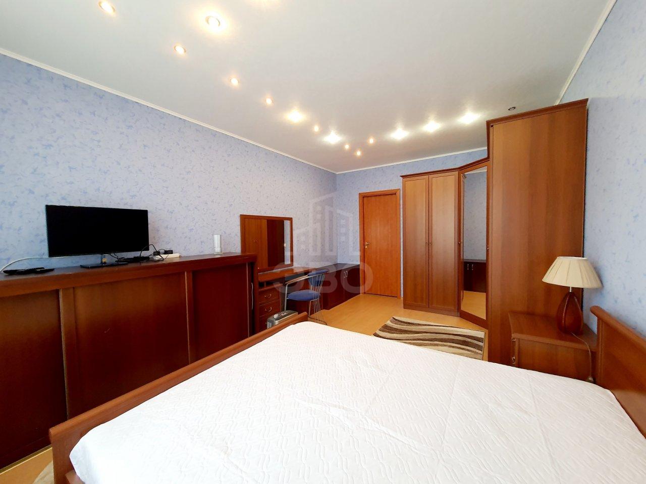 трехкомнатная квартира в Санкт-Петербурге по адресу: Нахимова ул., 11