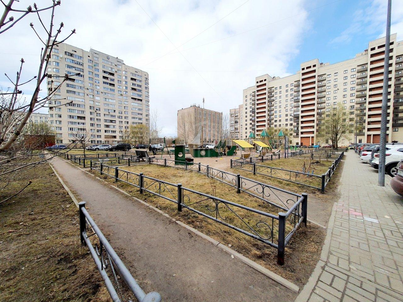 трехкомнатная квартира в Санкт-Петербурге по адресу: Нахимова ул., 11