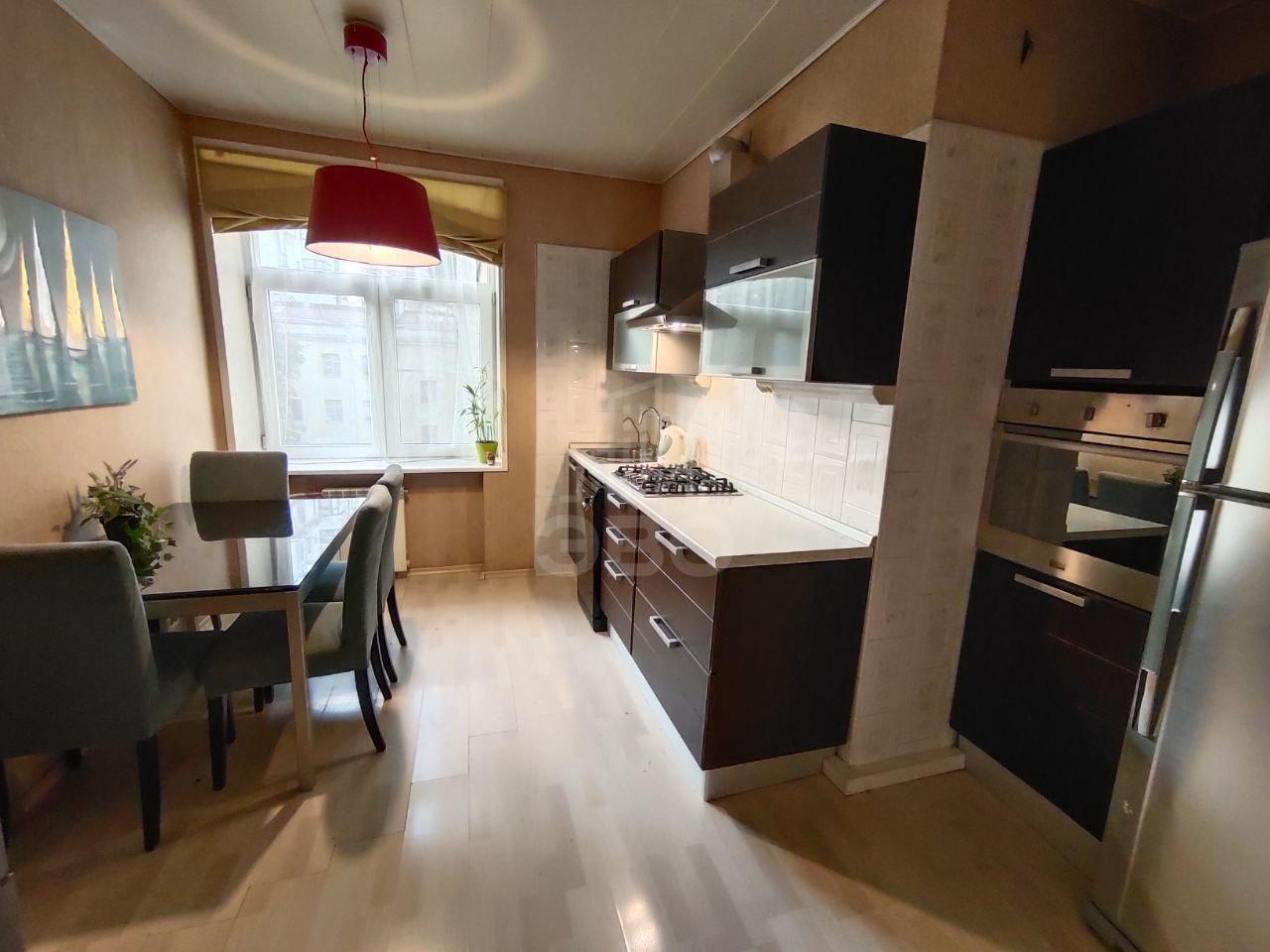 трехкомнатная квартира в Санкт-Петербурге по адресу: Рузовская ул., 15