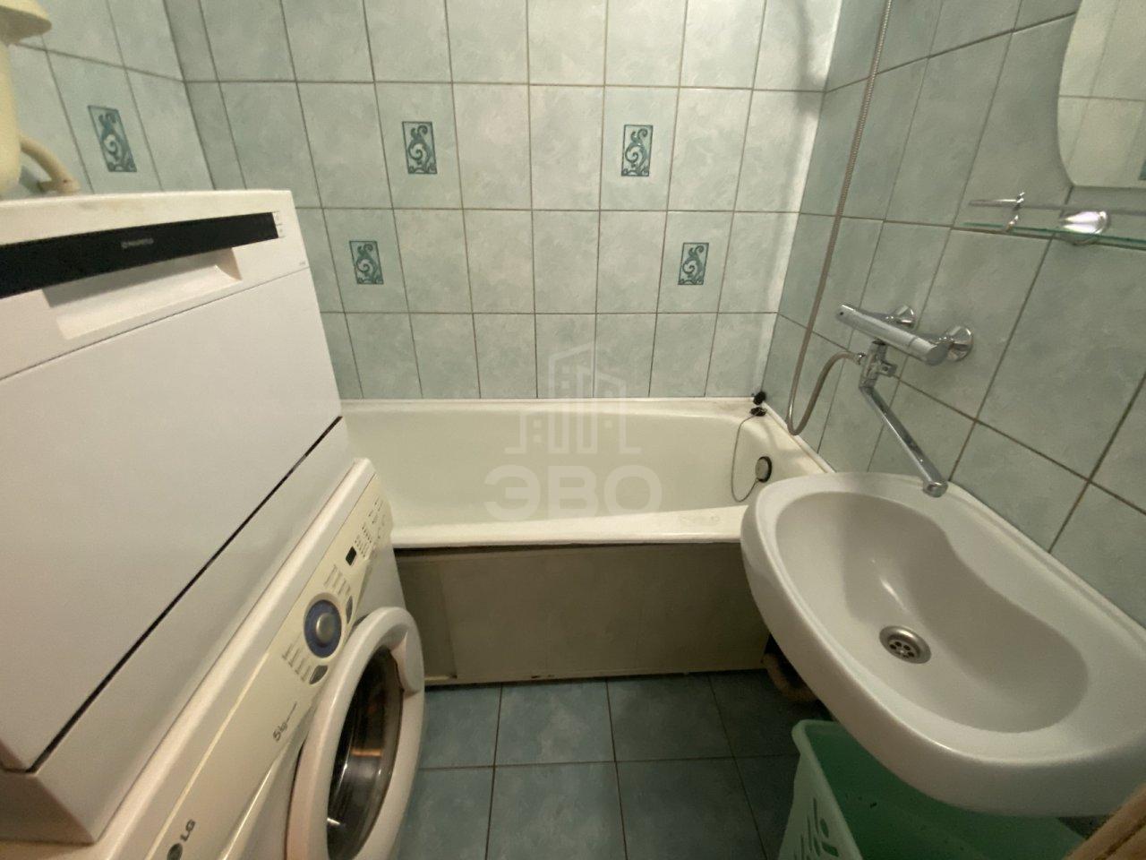 трехкомнатная квартира в Санкт-Петербурге по адресу: Малая Бухарестская ул., 11