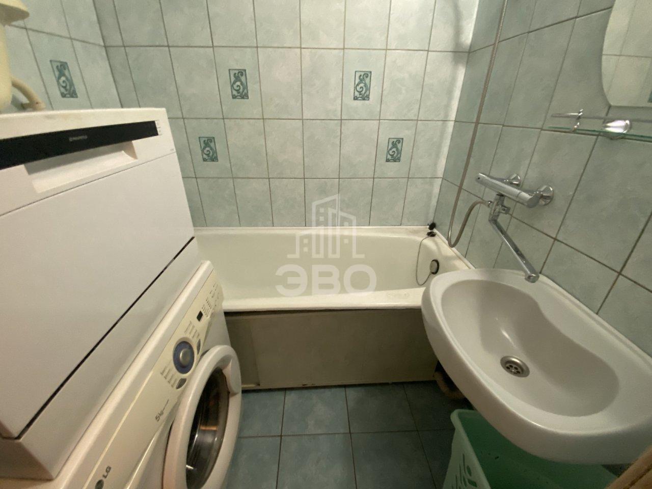 трехкомнатная квартира в Санкт-Петербурге по адресу: Малая Бухарестская ул., 11