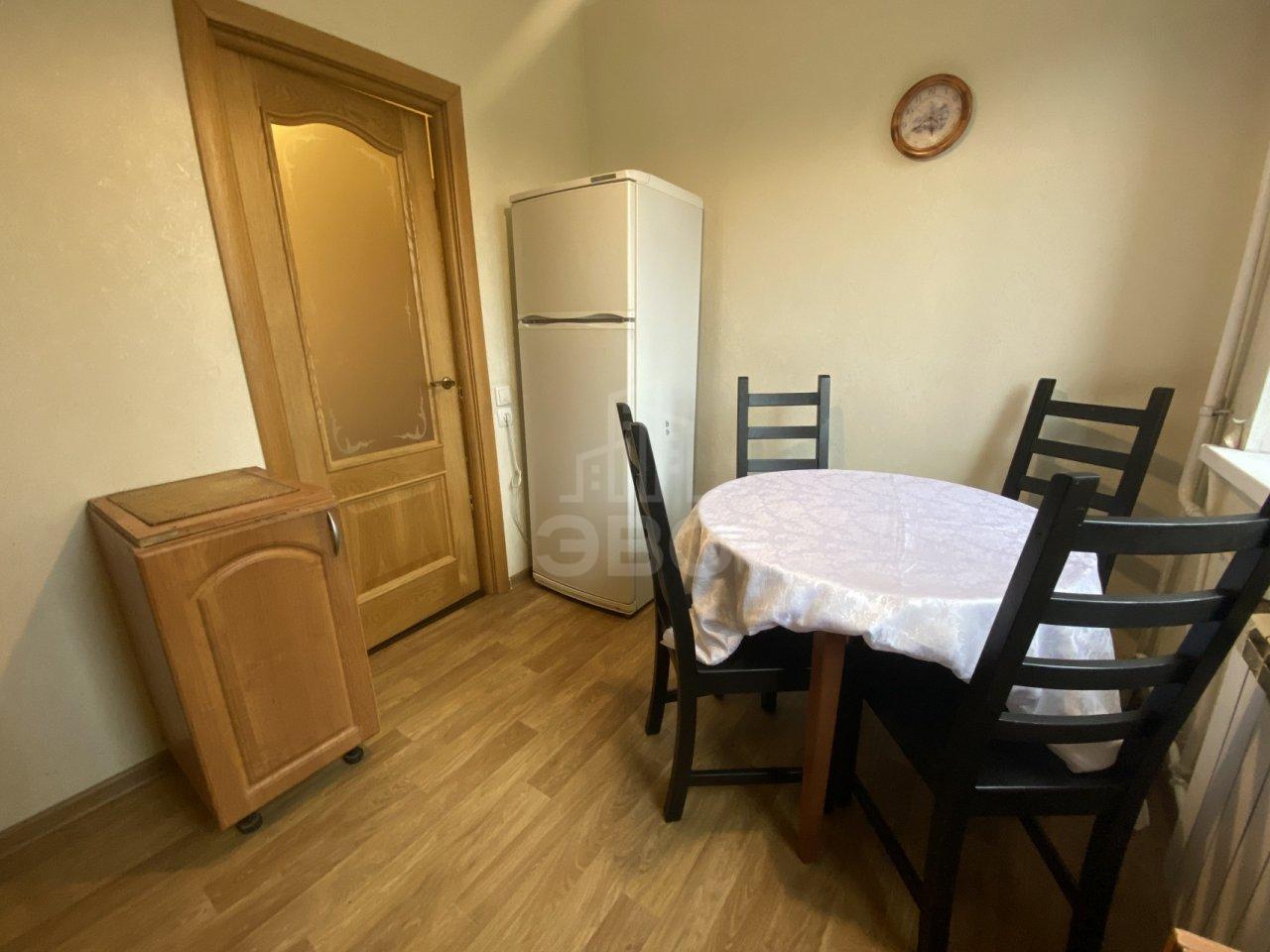 трехкомнатная квартира в Санкт-Петербурге по адресу: Малая Бухарестская ул., 11